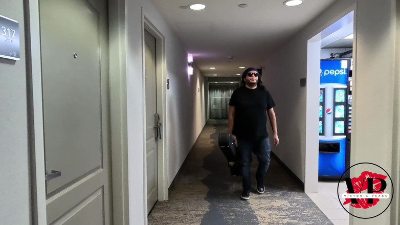 Victoria Peaks: Groupie Fucks Rockstar