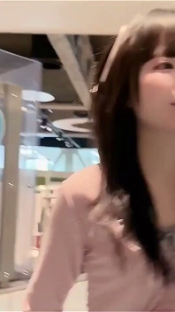 Cette fille à laquelle vous êtes, à l’intérieur et à l’intérieur toutes les filles qui aiment la bite veulent jouir joyeusement en elle, comme une tache de soleil ?
