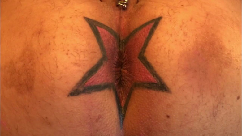Dominatrix Frida: Arschloch, star-tattoo