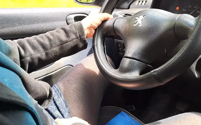 Sandra Falkenhauer: Enjoying Driving and Masturbate