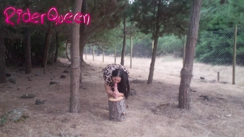 Riderqueen BBW Step Mom Latina Ebony: Recoping Woods Ibu Tiri Seksi Di Luar Rumah