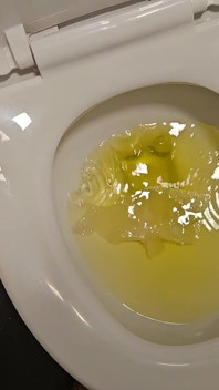 Kencing di dalam ruangan, kencing di luar ruangan