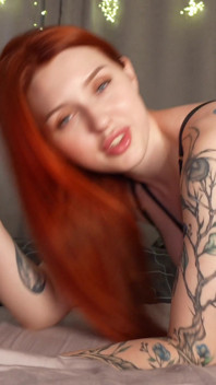 Kızıl Saçlı Baştan Çıkarıcı Mastürbasyon Yapıyor Ve Sizi Bir Araya Çağırıyor