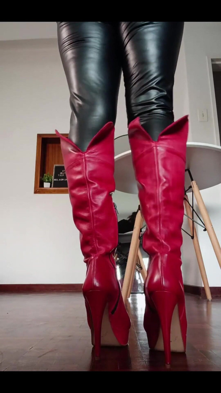 Kinky Lyrical: New Heeels