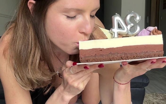Gina Gerson: Geburtstags solo mit kuchen
