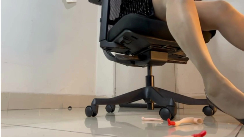 Maeling: Tiny Bimbo Brat Crushed and Stomped at Work - Ignorant Giant