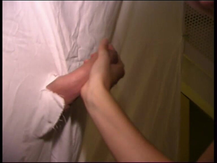 Lovekino: Mager brud med tighta underkläder mjölkar enorm kuk