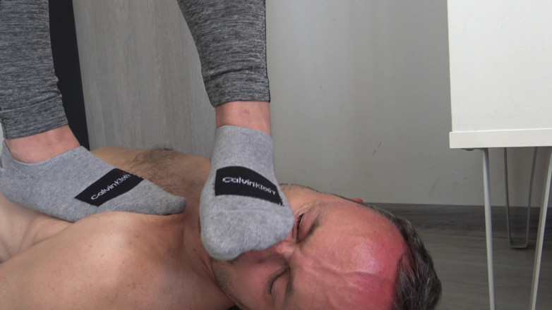 Femdom Austria: Sweaty sock sniffing after jogging!
