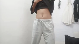 A menina do Sri Lanka na em seu albergue universitário