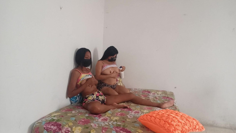 NEGRITA SEXY: Lesbiene care se explorează!! Caută ceva intens sexual