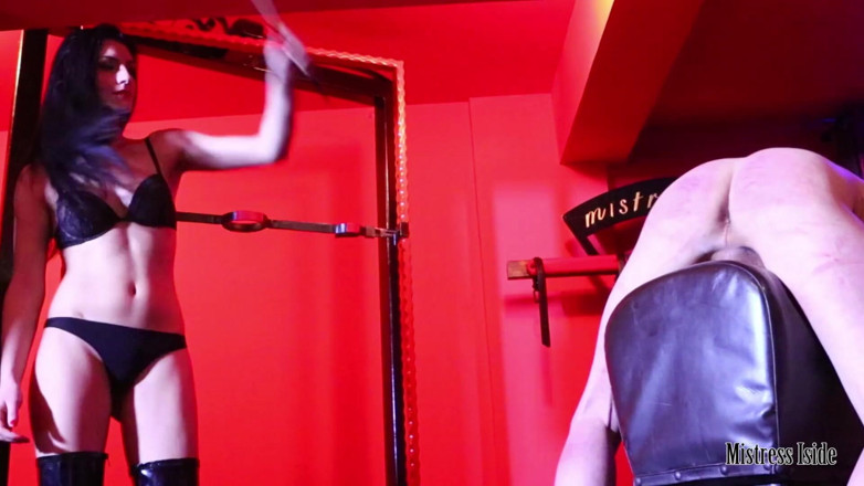 Mistress Iside: Maîtresse Iside - traitement