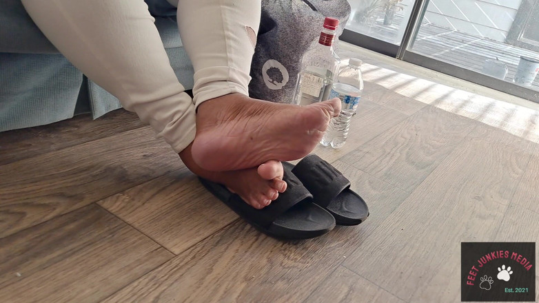 Foot Patrol: Lulusex - dominare cu femeie mare și frumoasă, venerare de picioare de...