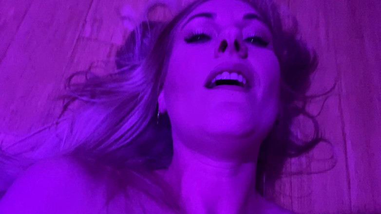 Sarah Passions: Uită-te în ochii mei în timp ce ejaculez pentru tine