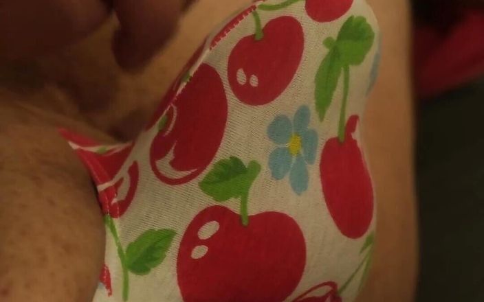 Thongsnpanties: Cherry in spandex thong bulge chơi