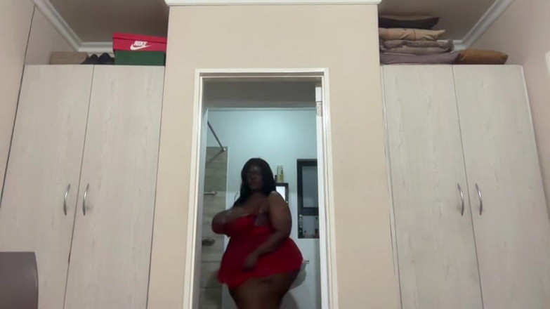 Legendary Booty Overdose: Großer schwarzer bBW-striptease