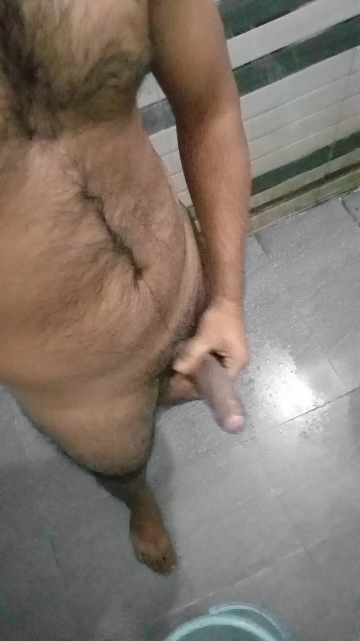 Raaz26d: 친구의 마누라의 보지를 보고, 화장실에서 자위