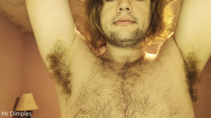 Mr Dimples: Я показываю свои подмышки после тренировки!