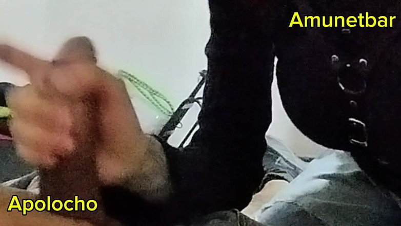 ApoloCho: Dostane kouření od kamaráda hladové po čůrákovi