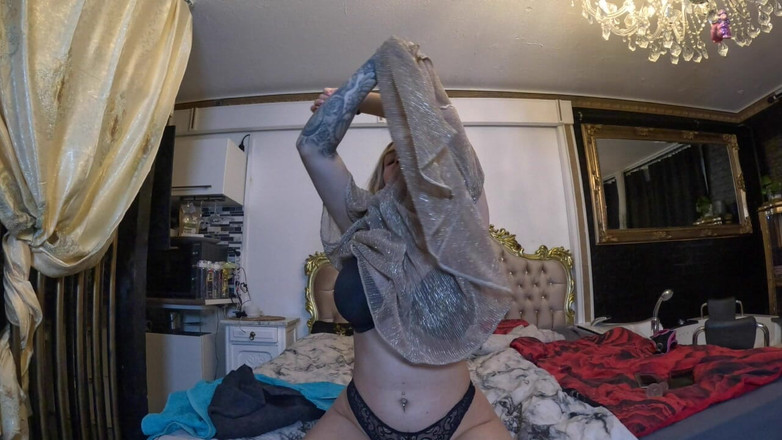 Queen_of_BDSM: Voyez comme je m’en vais avec mes talons de bottes !