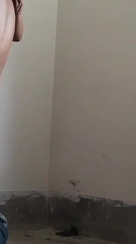 德西邻居在房间里操了一个女人