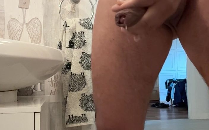 Kadu: Natural Uncut Cock Pissing on the Morning