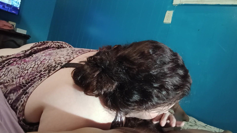 Sloppylynn: 小熊软糖像一样吮吸，这是一个美味的肚子待遇