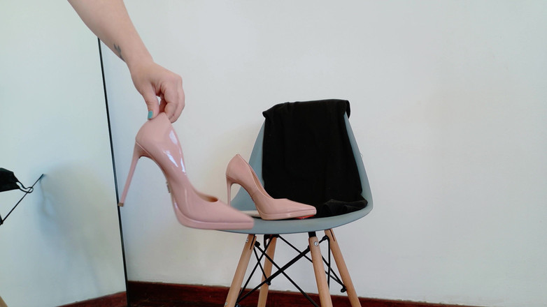 Kinky Lyrical: Наряд дня - маленькое черное платье, нейлон и каблуки