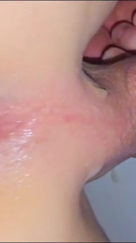 Travesti cargando en la mañana