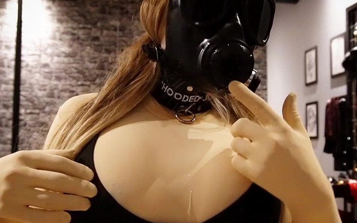 Hooded June: Nowa jebanie maska
