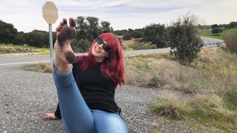 Candystart Videos: Dirty Feet Soles andando e provocando