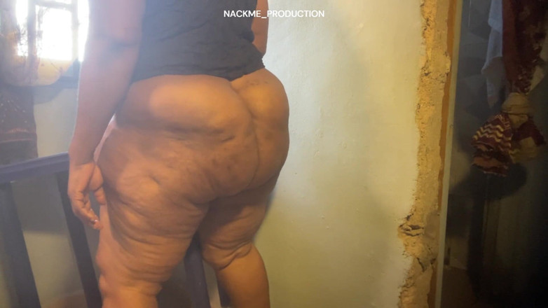 NACKME_PRODUCTION: Mein mann weigert sich, mir ein paar sexspielzeug zu kaufen,...