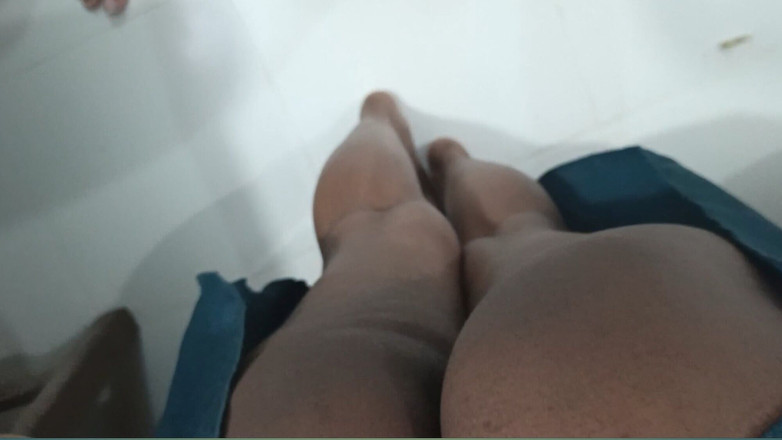 Skakoi: Fată desi filmată cu iubit