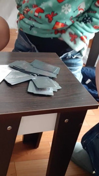 Карточная игра превратилась в горячий лесбийский тройничок