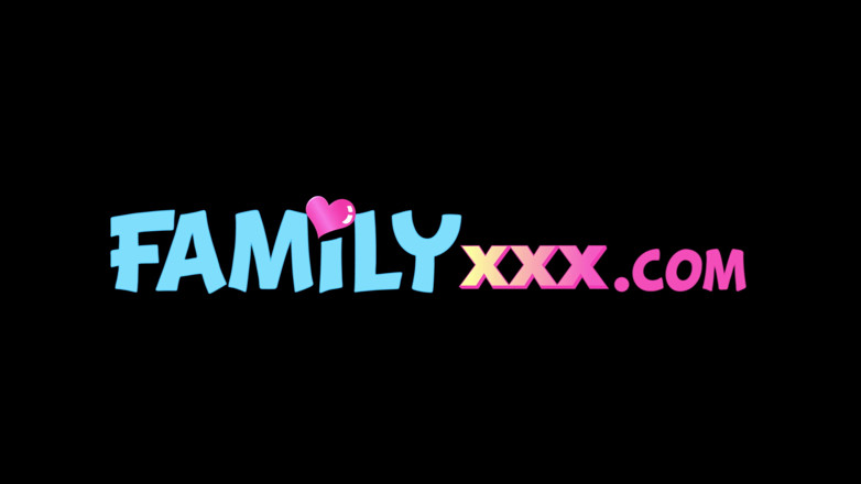 FamilyXXX: Richelle Ryan sirve a su hijastro una fiesta jugosa caliente