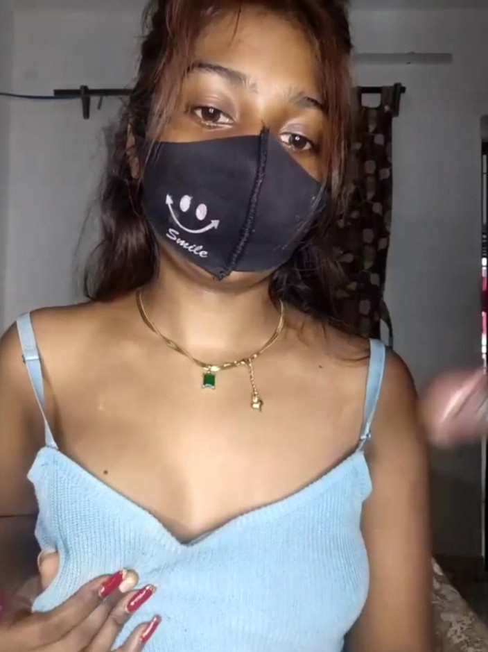 Amit yadav: La ragazza arrapata succhia il pene del fidanzato e scopa...
