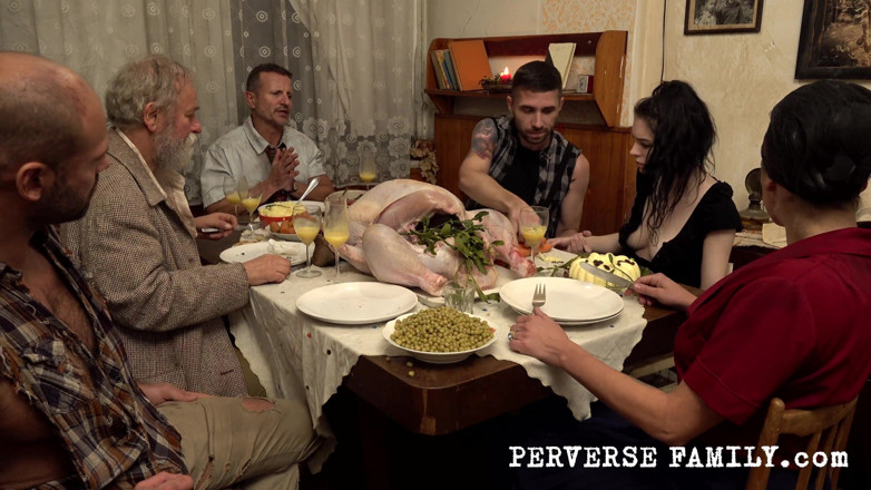Perverse Family: 변태 일족 14.1 (시즌 2): 크리스마스 이브 난교