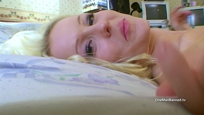 One Man Banned: Melissa Walker la sexy rubia