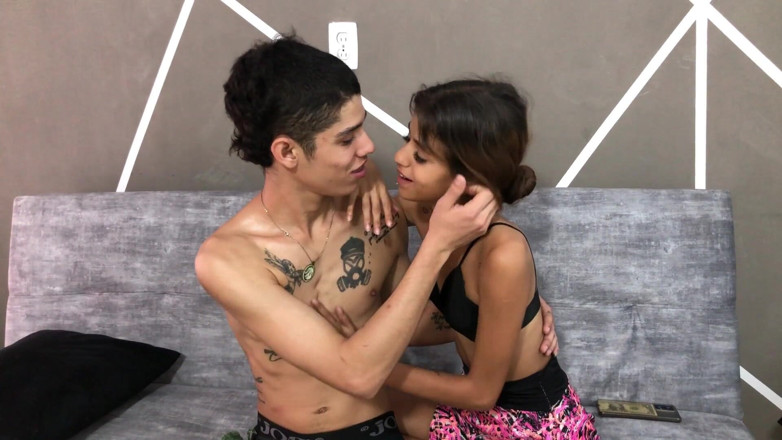 TUflaca_love: Malá indická nevlastní sestra mě masíruje a pokazí se to (porno...