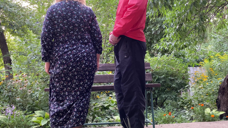 OurFetishLife: Podwójna sika macocha w rajstopach i pasierbie na zewnątrz