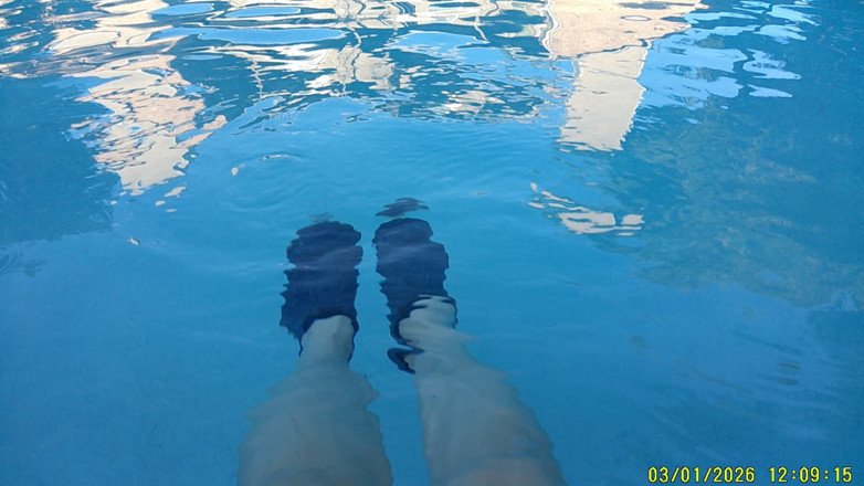 BBW nurse Vicki adventures with friends: Big Beauty Nurse Vicki Shows off Her Water Shoes and