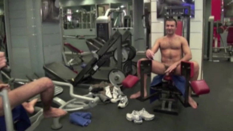 Gaybareback: Dreier-sex-party im sportraum