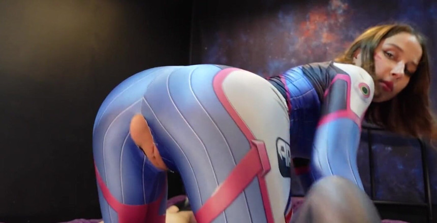 MySchoolLife: D.va z Overwatchin