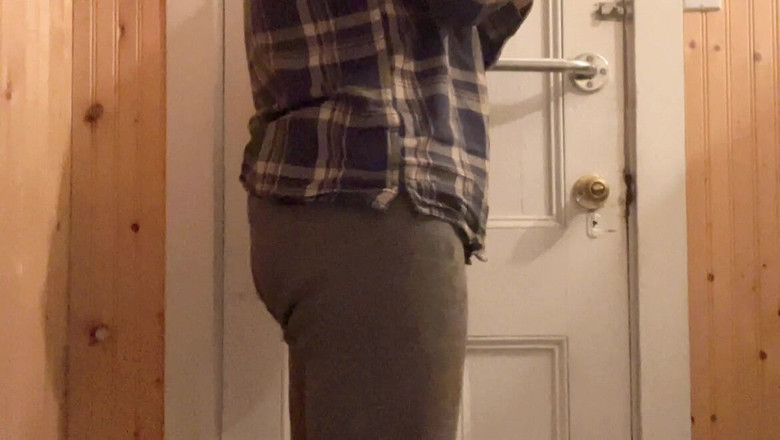 sweethanajapanese: Hana Leva Um Copo De Água Para Limpar Sua Buceta No...