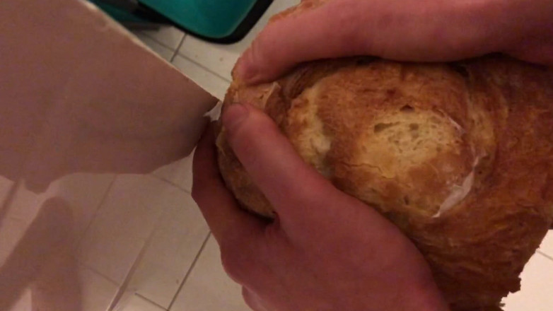 Francesco Spinozzi: knullar bröd med sperma