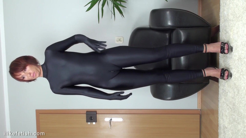 Kelly in spandex: Fullbody Black Shiny Catsuit