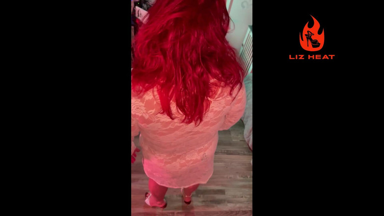 Liz Heat: 穿着 Clog 高跟鞋和内衣的熟女热辣人妻自慰