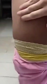 Když moje žena jde ven, hraji si se svou nevlastní dcerou