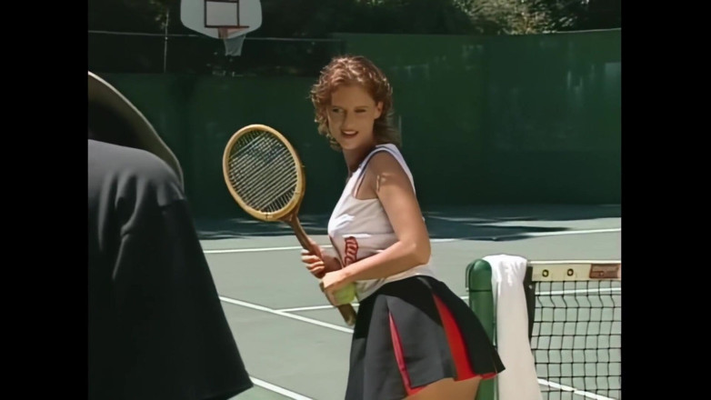 Pornobello: 테니스 마스터의 큰 자지에 의해 열심히 박힌 사탕 사과