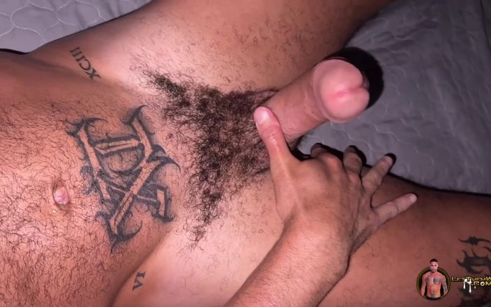 Let them watch: Ricky Xl Solo Jerk off Straight Guy Blows Huge Load