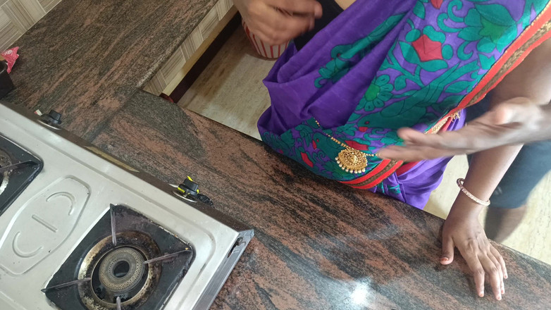 Inba: Ev hanımı mutfakta sikişiyor